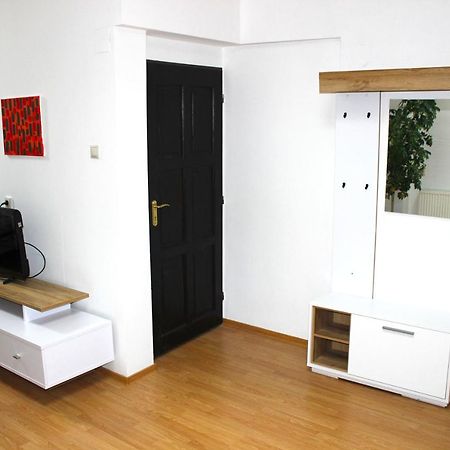 Krasny Priestranny Slnecny Apartman V Centre Mesta Trencin Exterior photo