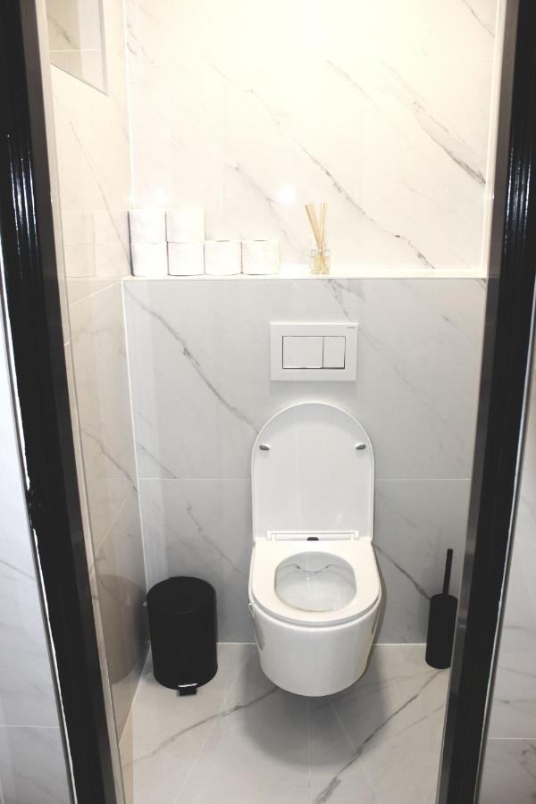 Krasny Priestranny Slnecny Apartman V Centre Mesta Trencin Exterior photo